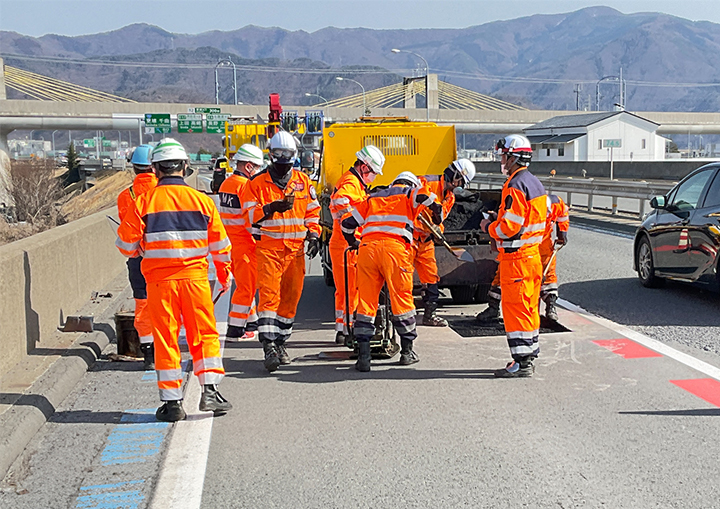 高速道路維持管理の様子